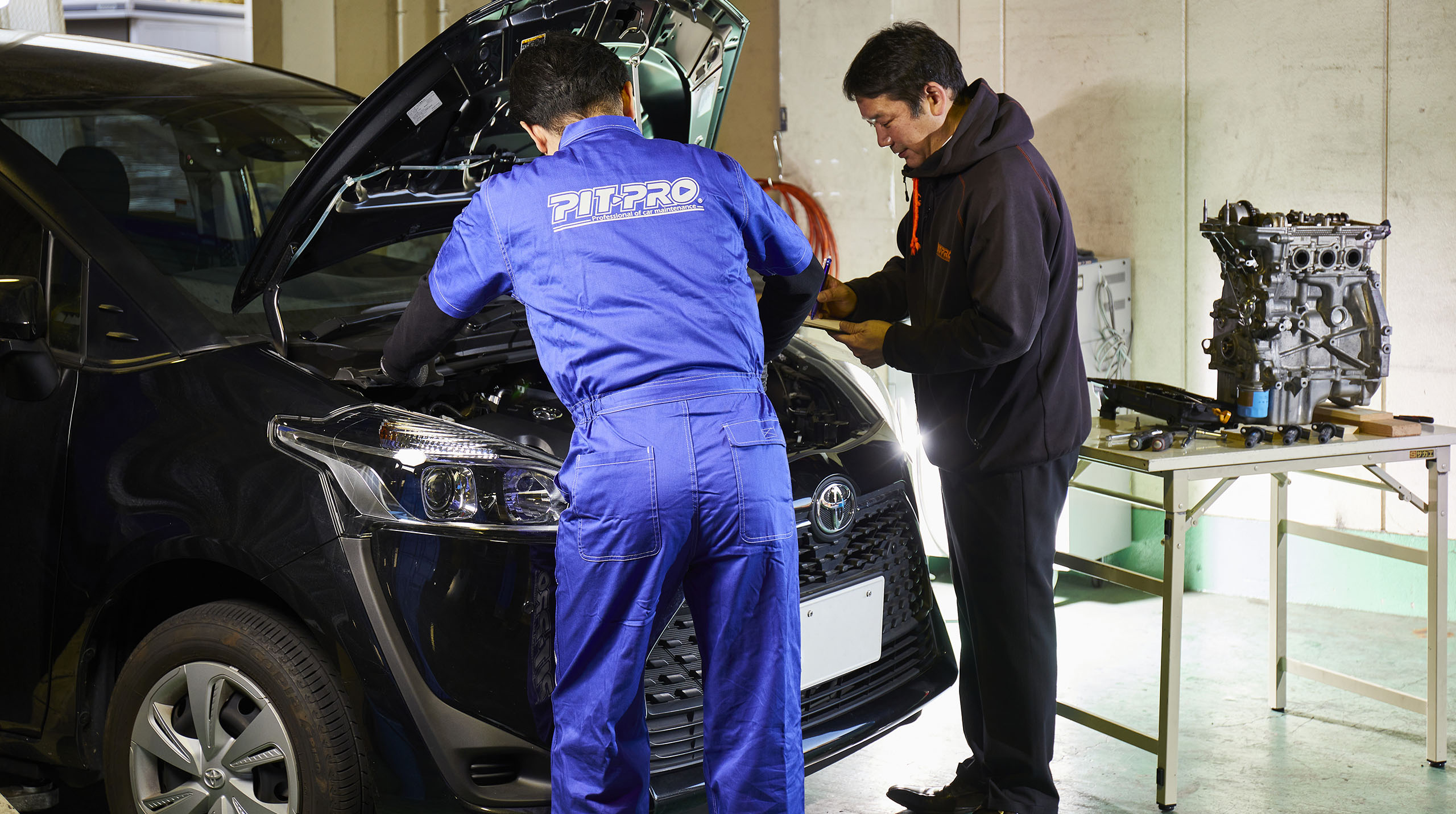 車の使用年数や走行年数が延びる中、経年劣化が性能の低下やトラブルの原因になることも。車本来の性能を維持、回復させ、安心・安全・快適を支えるために我々ができることに日々、試行錯誤を重ねる。